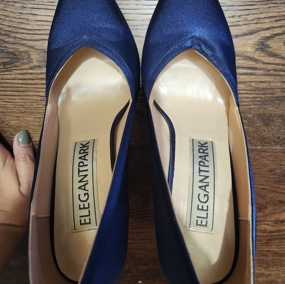 Silky comfy navy heels! - Picture 6 of 6